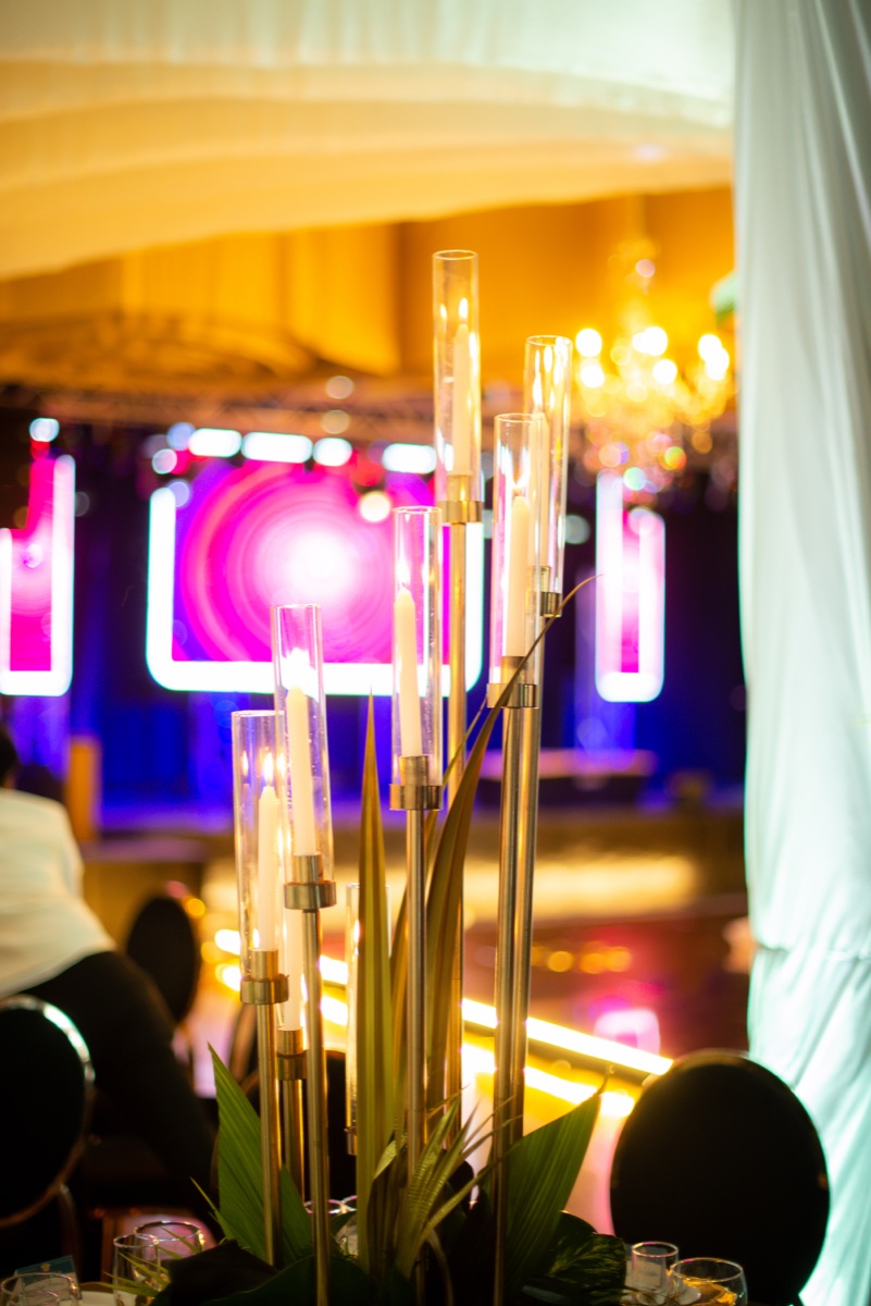 Candelabros de cristal con iluminación de gala